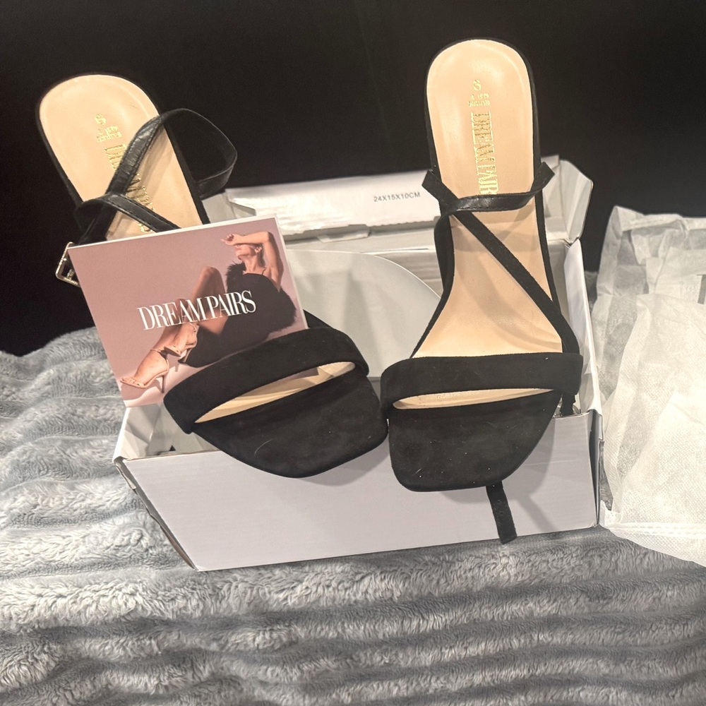 Black Dream Pair Heels Size 9 - New in Box